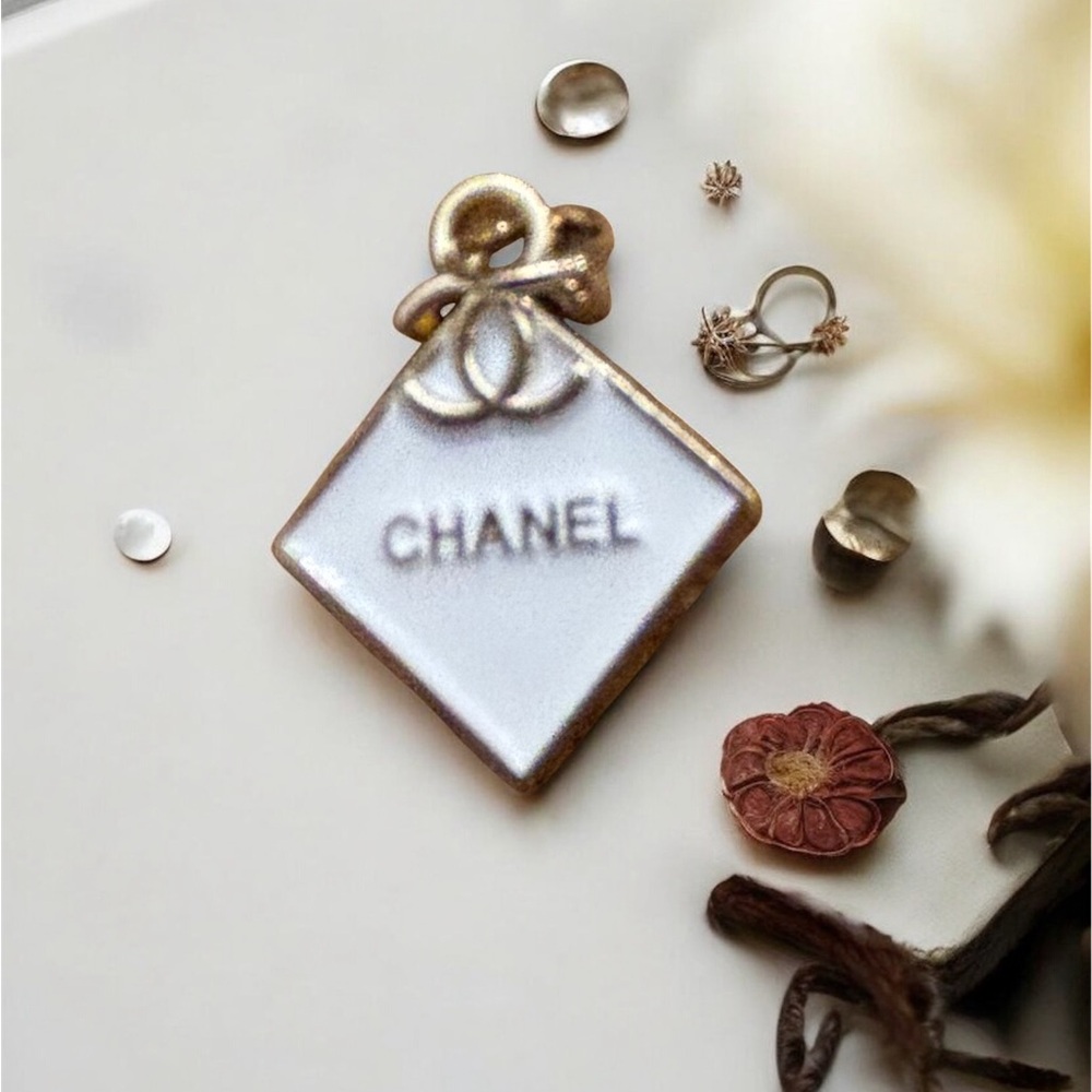 NWOT CHANEL Diamond-Shaped Charm
